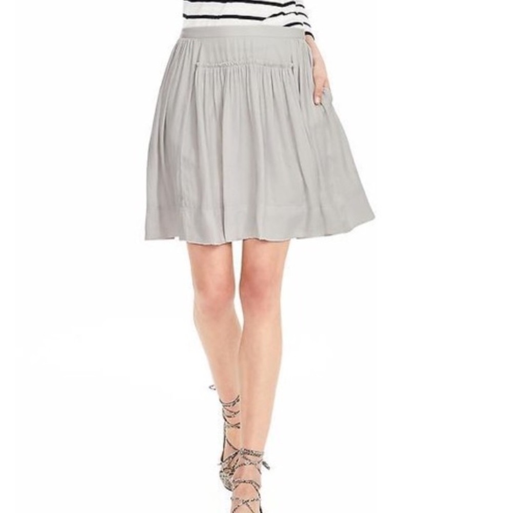 Banana Republic flirty skirt in soft grey